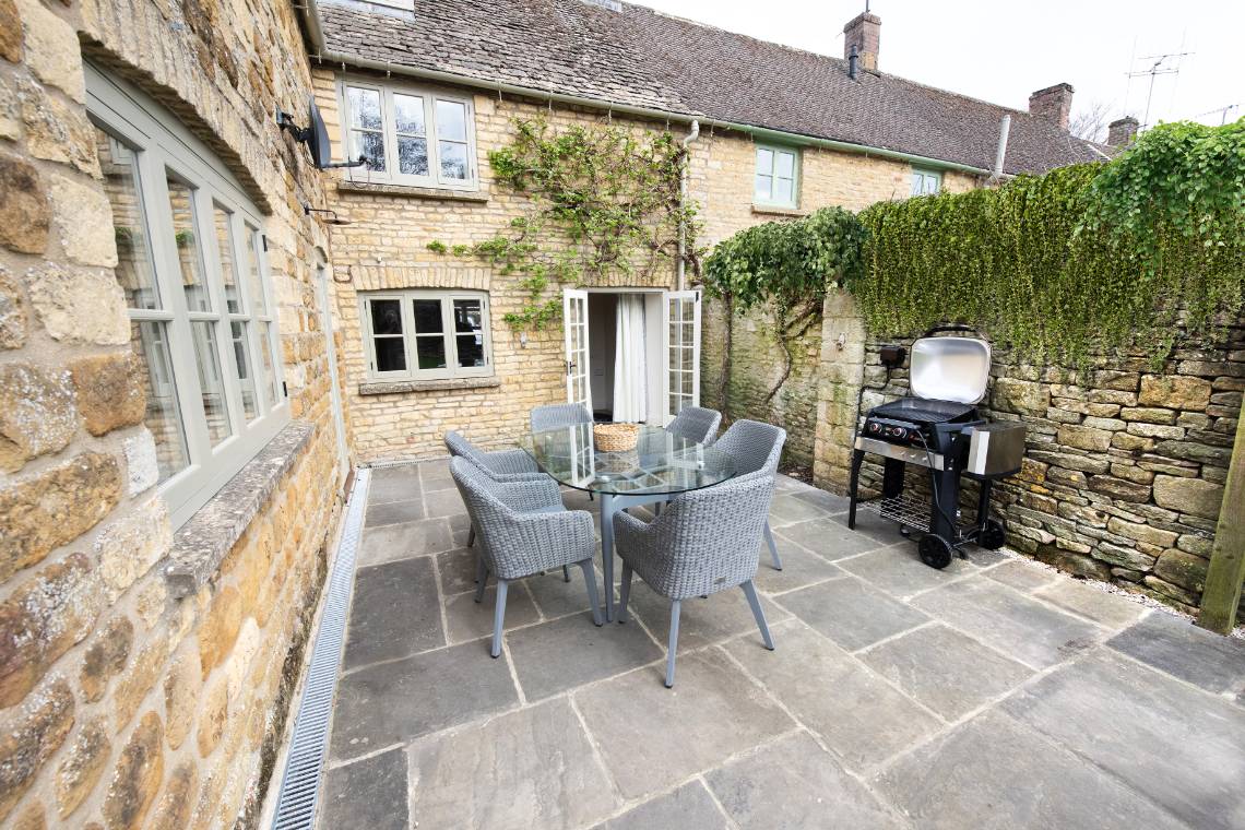 Perfumery_Cottage_Garden_BBQ_S_original